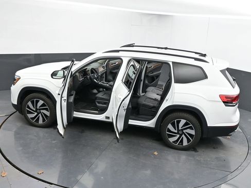Used 2025 Volkswagen Atlas SE image 57