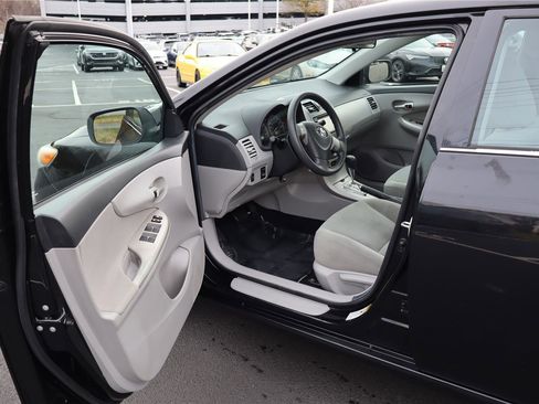 Used 2013 Toyota Corolla LE image 12