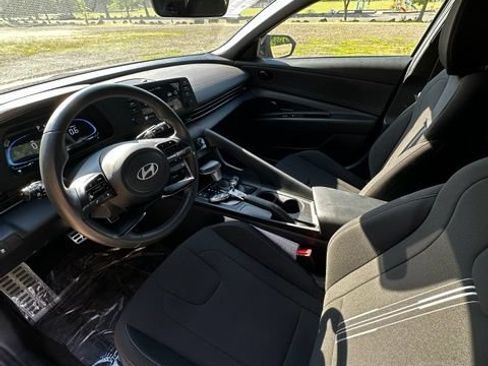 Certified 2025 Hyundai Elantra Sport FWD image 13