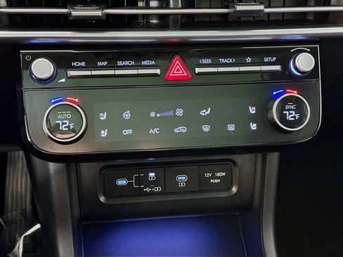 Certified 2025 Hyundai Tucson Limited AWD/4WD image 16