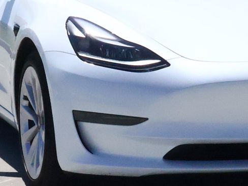 Used 2023 Tesla Model 3 Standard Range RWD image 7