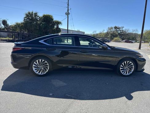 Used 2022 Lexus ES 350 Ultra Luxury w/ Accessory Package image 7