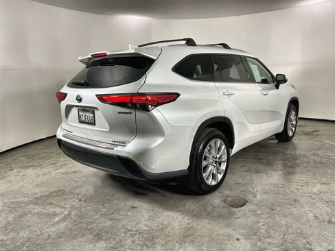 Used 2022 Toyota Highlander Limited image 8