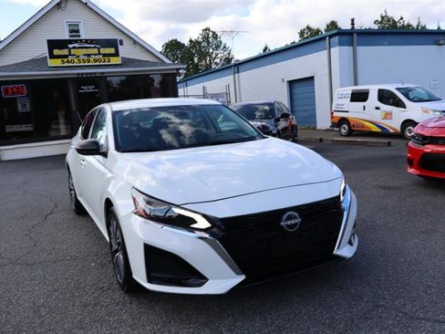 Used 2025 Nissan Altima 2.5 SV image 3