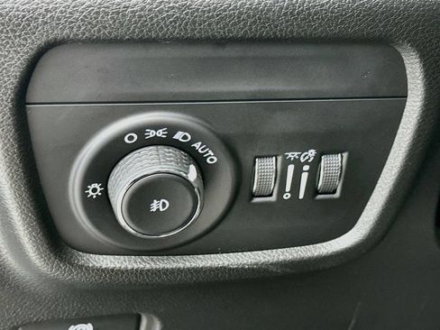 Certified 2023 Jeep Grand Cherokee Overland w/ Luxury Tech Group IV AWD/4WD image 18