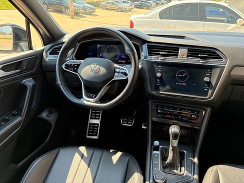 Used 2022 Volkswagen Tiguan SE R-Line image 18