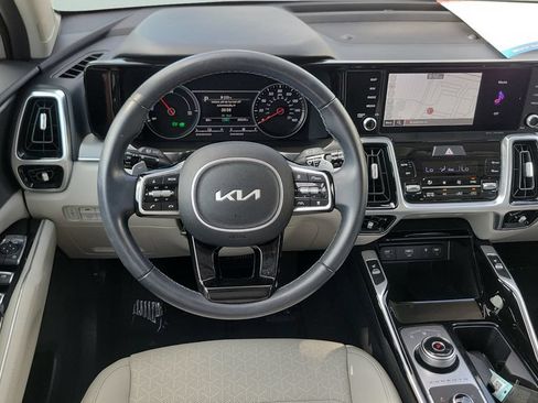 Used 2022 Kia Sorento SX w/ Panoramic Sunroof Package AWD/4WD image 12
