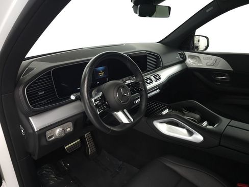 Used 2025 Mercedes-Benz GLS 450 4MATIC w/ AMG Line Exterior image 9