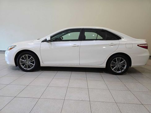 Used 2016 Toyota Camry SE w/ Moonroof Package FWD image 3