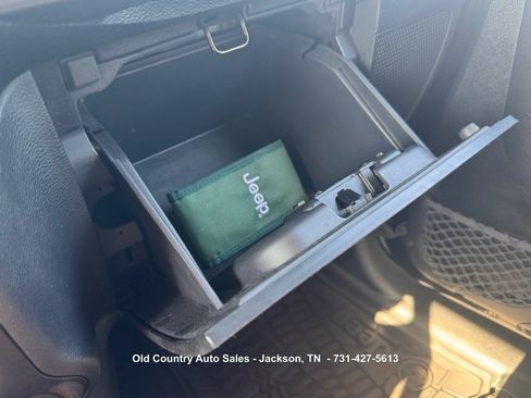 Used 2016 Jeep Wrangler Unlimited Sahara AWD/4WD image 43