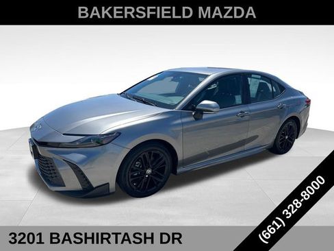 Used 2025 Toyota Camry SE FWD image 1