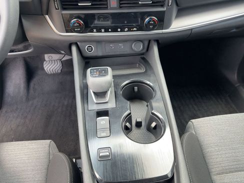 Used 2023 Nissan Rogue SV image 17