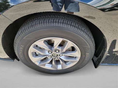 Used 2026 Toyota Sienna LE FWD image 9
