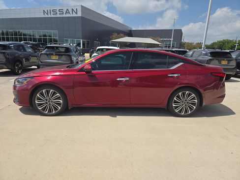 Used 2023 Nissan Altima 2.5 SL FWD image 6