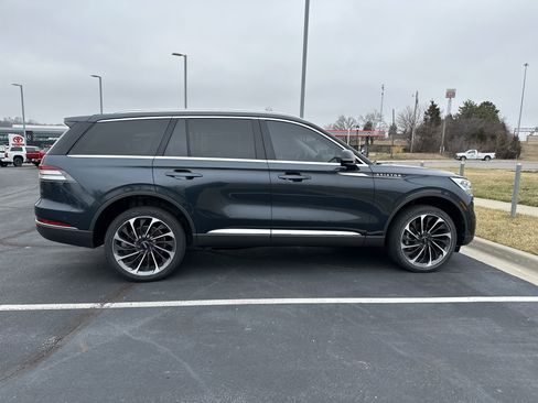 Used 2022 Lincoln Aviator Reserve w/ Equipment Group 201A image 11
