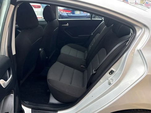 Used 2018 Kia Forte LX image 10