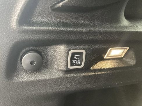 Used 2023 Jeep Grand Cherokee L Laredo image 18