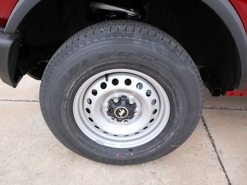 New 2025 Ford Bronco 4-Door image 17