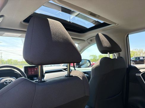 Used 2020 Toyota RAV4 XLE w/ Convenience Package FWD image 22