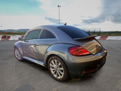 Used 2018 Volkswagen Beetle 2.0T SE FWD image 4