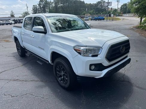 Used 2022 Toyota Tacoma SR5 w/ Technology Package RWD image 14