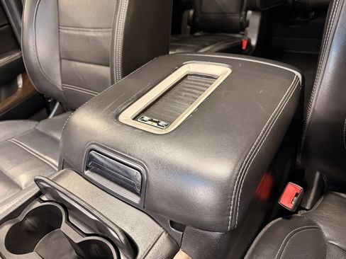 Used 2019 GMC Yukon XL Denali image 45