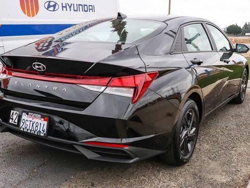 Used 2023 Hyundai Elantra SEL FWD image 9