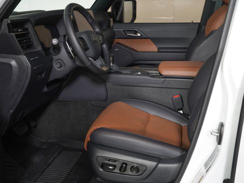 Used 2025 Lexus GX 550 w/ Cold Area Package AWD/4WD image 15