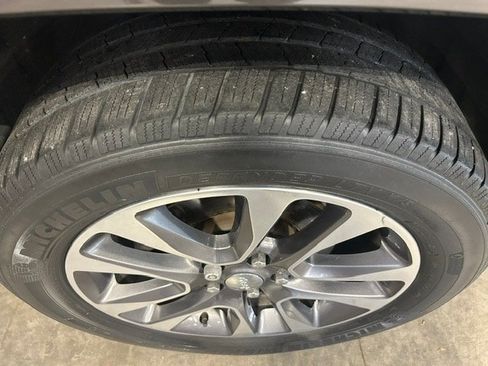Used 2017 Jeep Grand Cherokee Overland AWD/4WD image 5