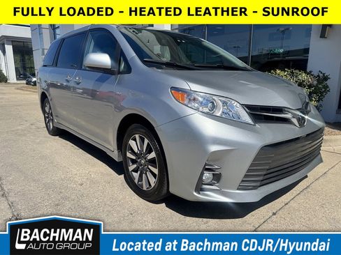 Used 2020 Toyota Sienna XLE w/ XLE Navigation Package image 1