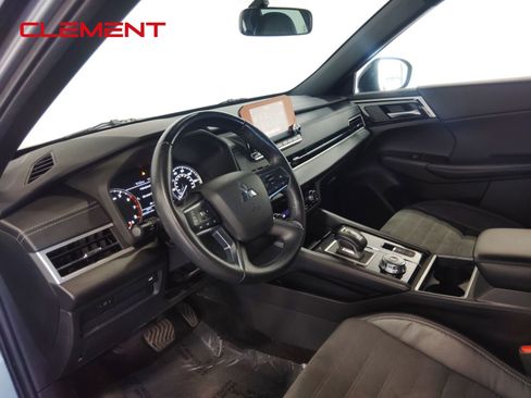 Used 2022 Mitsubishi Outlander SE image 29