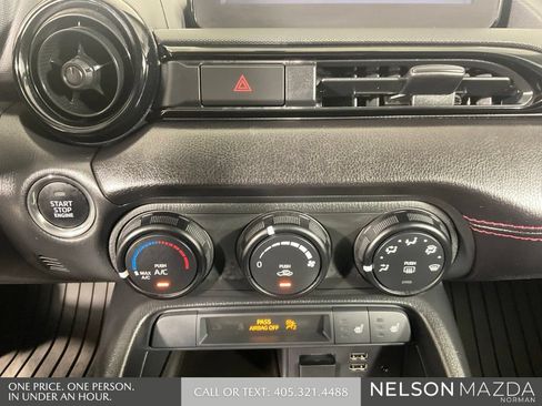 Used 2018 MAZDA MX-5 Miata Club RWD image 27