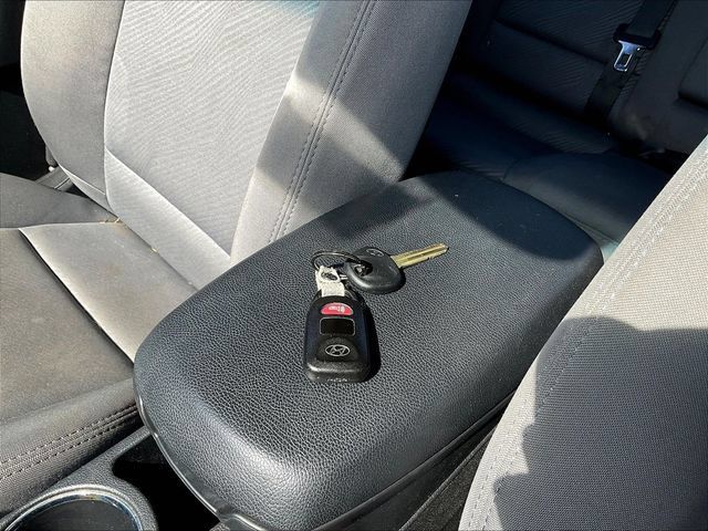Used 2013 Hyundai Elantra GLS w/ Preferred Pkg FWD image 31