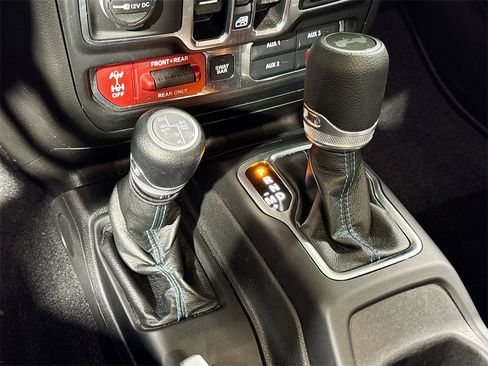 Used 2021 Jeep Wrangler Unlimited Rubicon 4xe w/ Steel Bumper Group image 15