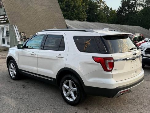Used 2017 Ford Explorer XLT w/ Equipment Group 201A AWD/4WD image 3