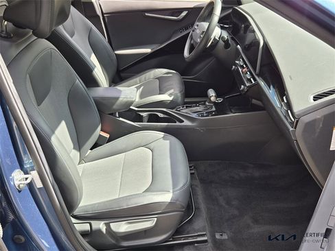 Certified 2023 Kia Niro EX Touring image 19