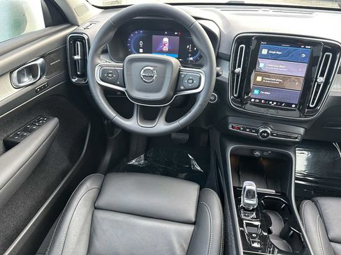 Certified 2024 Volvo XC40 B5 Plus w/ Protection Package Premier image 17