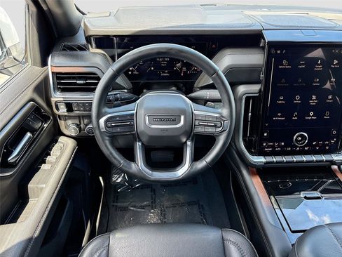 Used 2025 GMC Yukon Denali RWD image 23