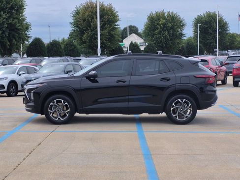 Used 2024 Chevrolet Trax LT FWD image 9