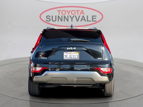 Used 2023 Kia Niro EX Touring image 8