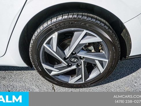 Used 2024 Hyundai Elantra Limited FWD image 16