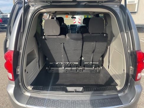 Used 2018 Dodge Grand Caravan SE image 16