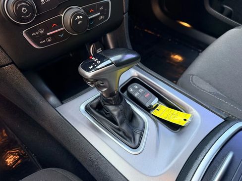 Used 2019 Dodge Charger SXT image 19