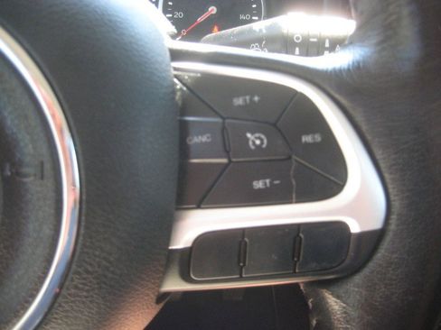 Used 2019 Jeep Renegade Latitude w/ Cold Weather Group image 27