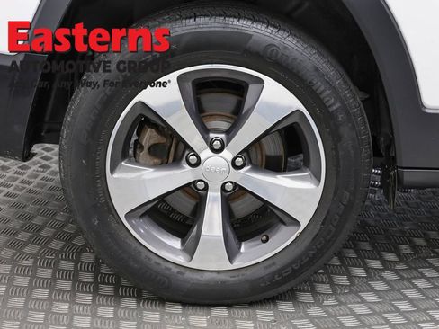 Used 2020 Jeep Cherokee Limited AWD/4WD image 32