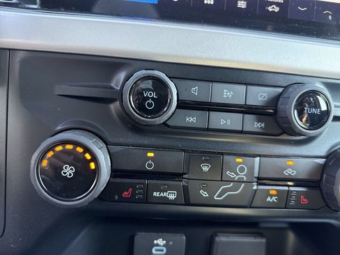 Used 2023 Ford F250 XLT w/ XLT Premium Package AWD/4WD image 31