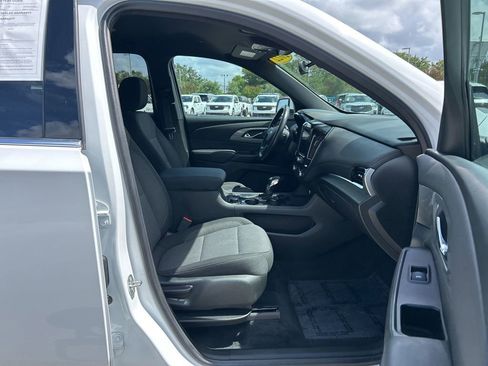 Used 2022 Chevrolet Traverse LT FWD image 41