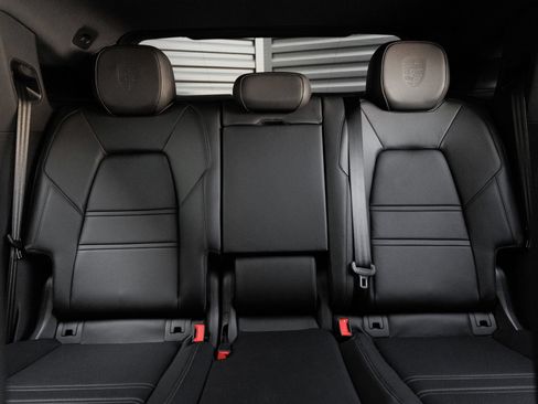 Certified 2026 Porsche Cayenne Coupe AWD/4WD image 27
