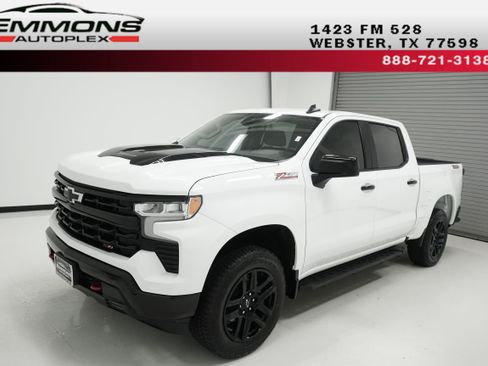 Used 2024 Chevrolet Silverado 1500 LT Trail Boss w/ Convenience Package II AWD/4WD image 1