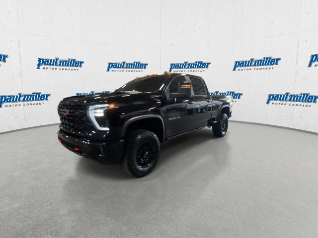Used 2025 Chevrolet Silverado 2500 ZR2 w/ Technology Package AWD/4WD image 3